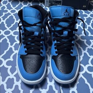 Men’s Air Jordan 1 Mid in Blue and Black size 9